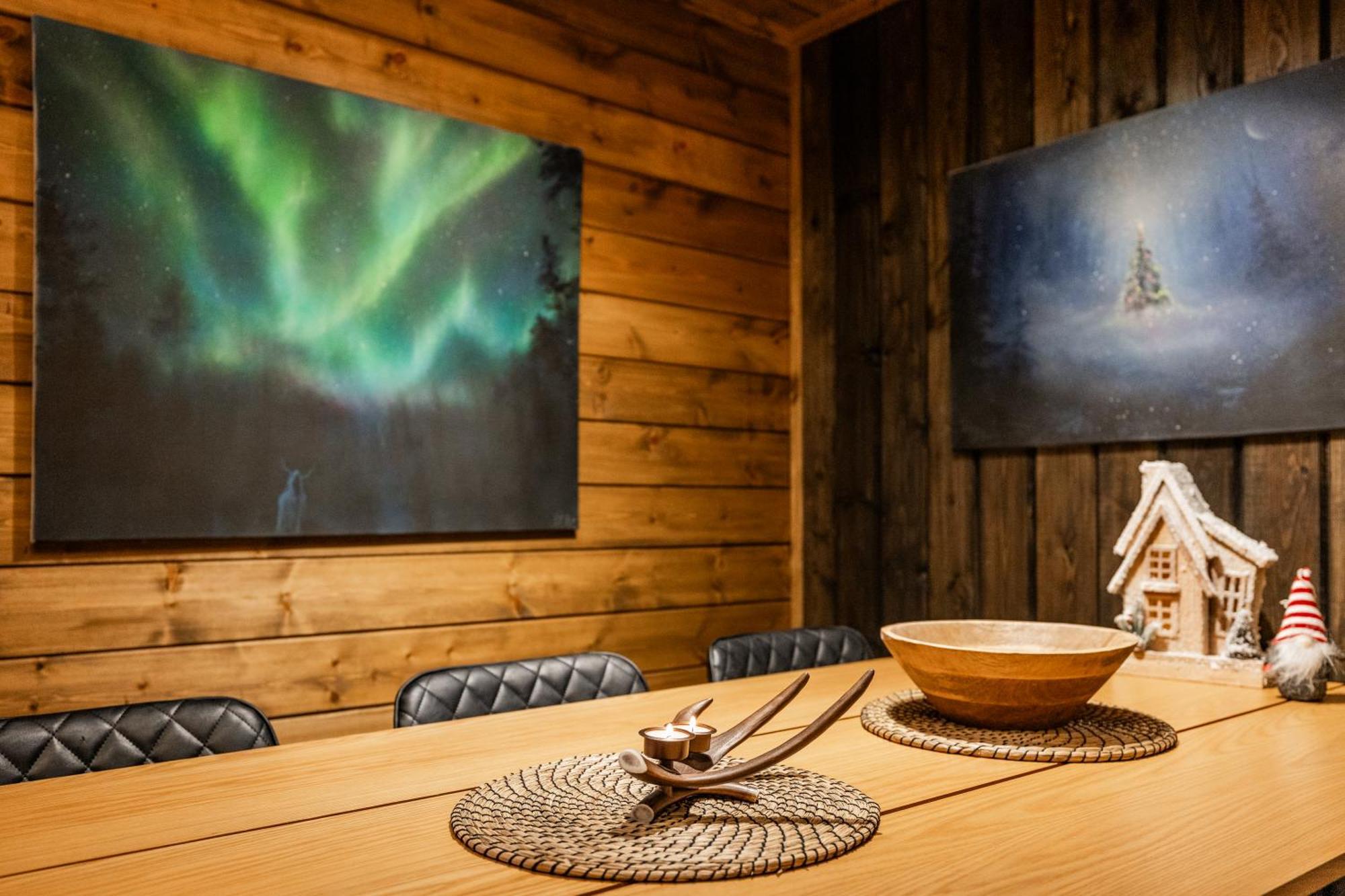 Art House Of Lady Christmas Villa Rovaniemi
